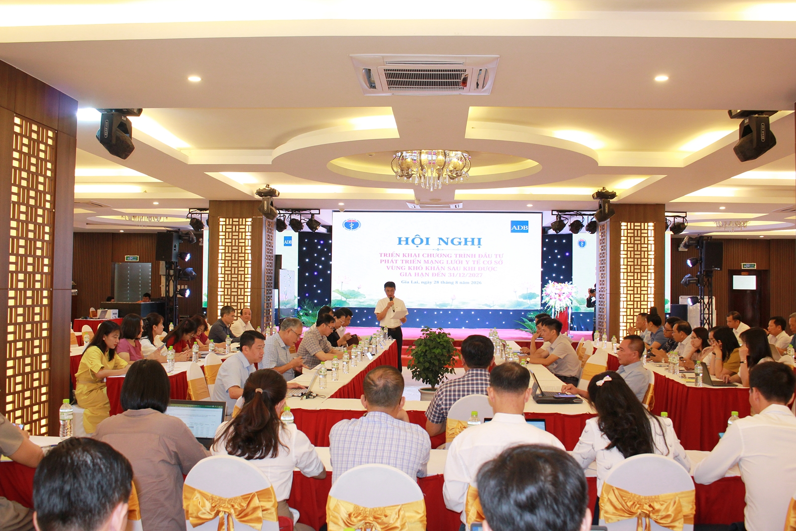 Đầu tư y tế cơ sở, chăm sóc người dân vùng khó khăn - Ảnh 1.