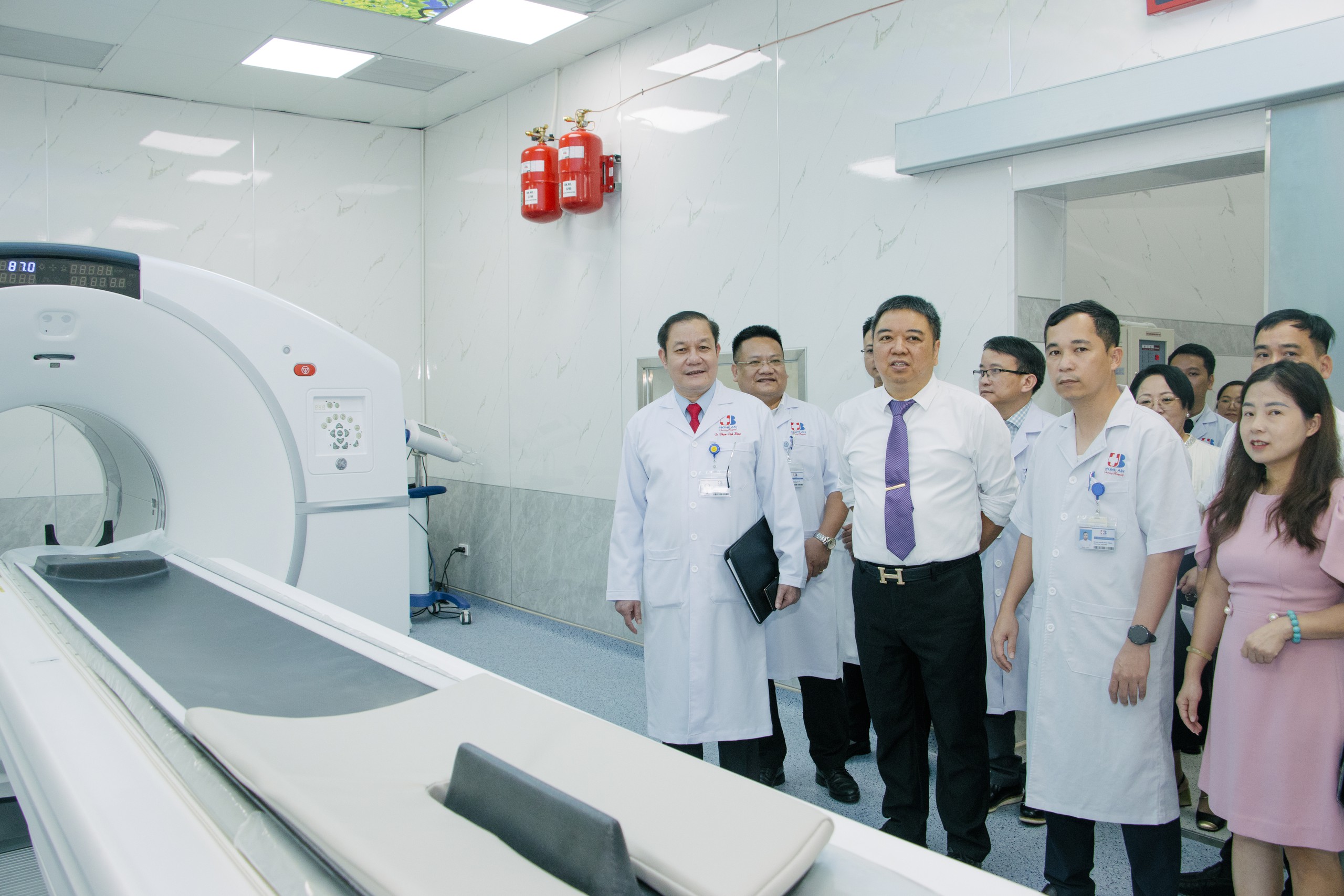 Đoàn công tác tham quan Bệnh viện Ung bướu Nghệ An