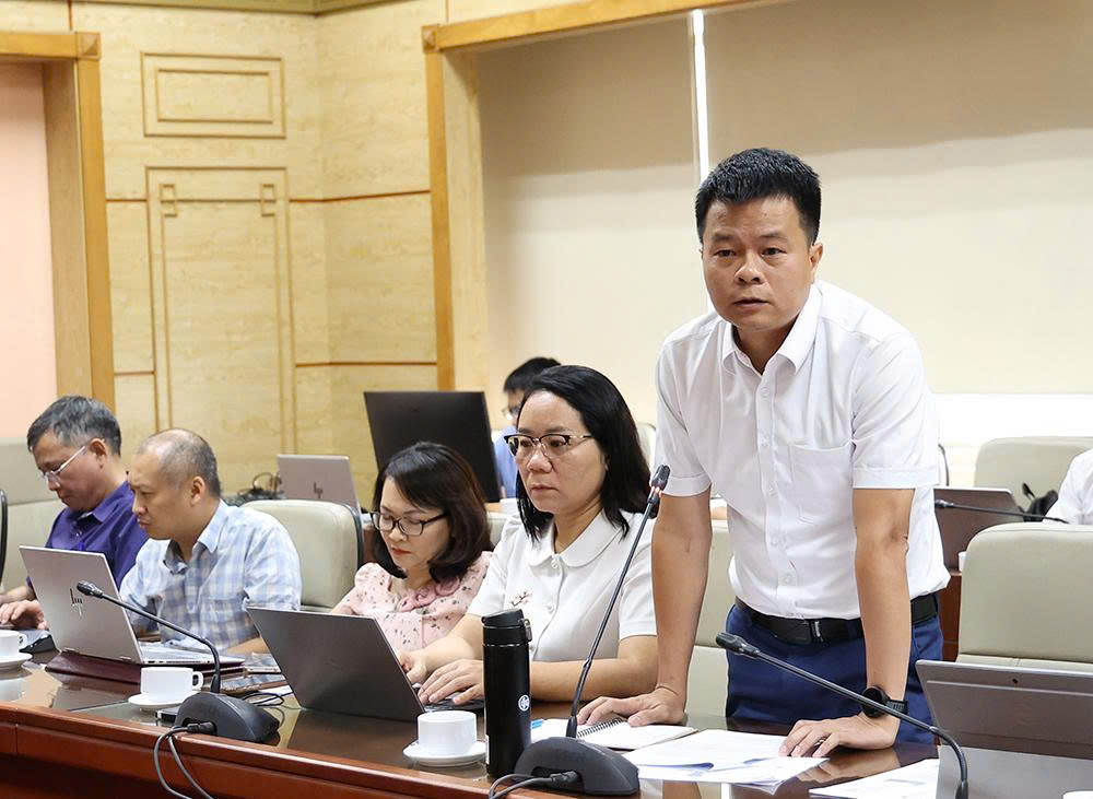 Các đại biểu tại điểm cầu Bộ Y tế phát biểu.  Ảnh: Trần Minh