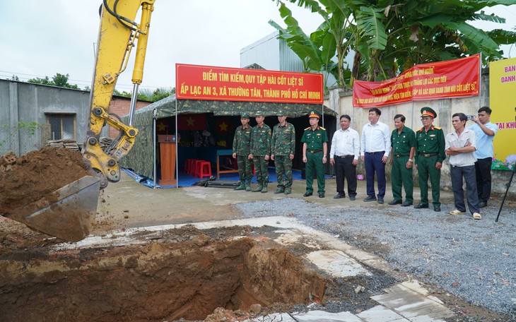 Hình ảnh tìm kiếm mộ tập thể