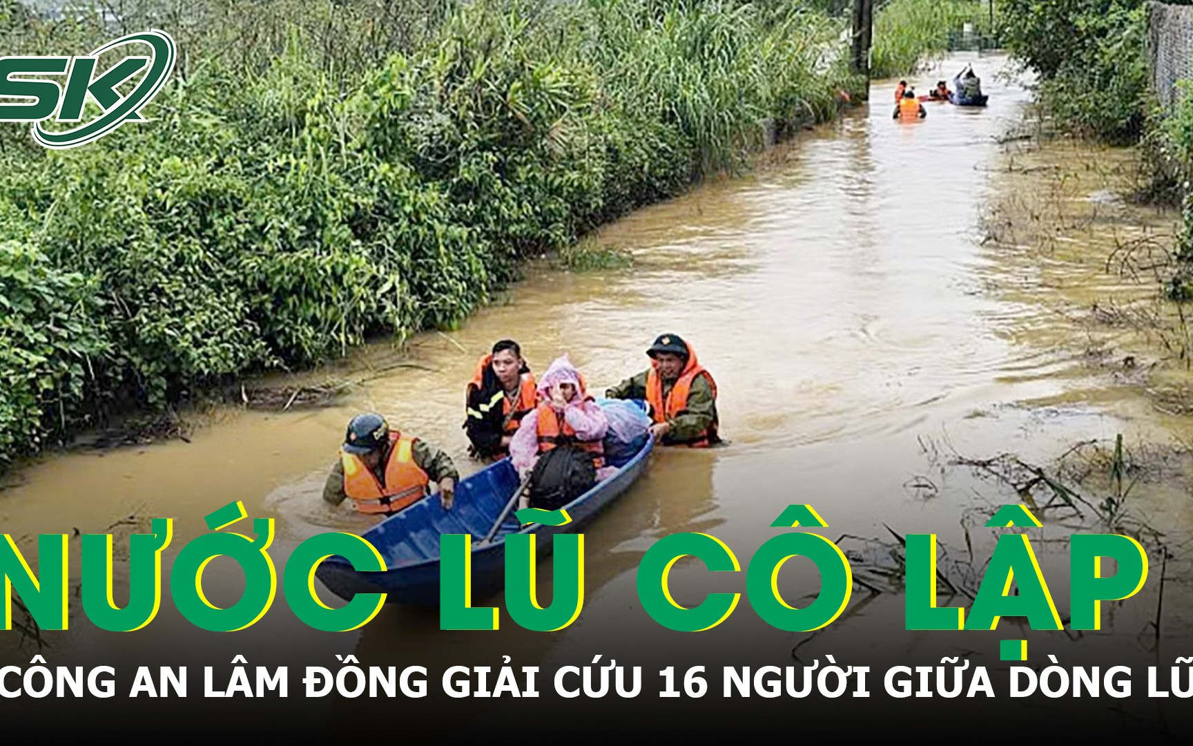 Hành Động Dũng Cảm Giữa Cơn Lũ: Giải Cứu Hai Em Nhỏ Mắc Kẹt