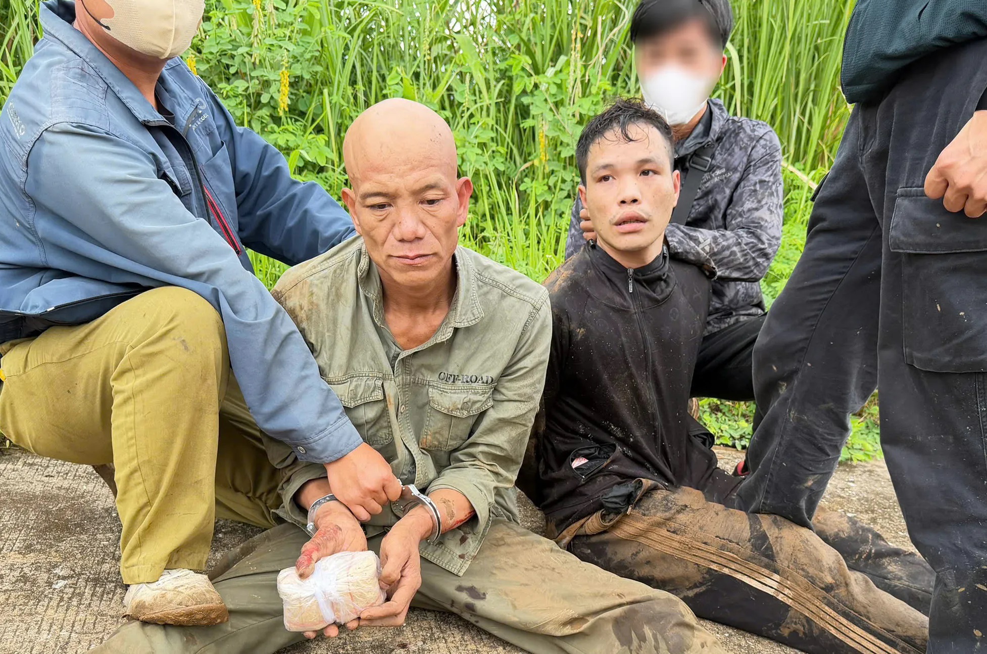 Cảnh Sát Bắt Giữ Hai Đối Tượng Mua Bán Ma Túy Tại Sơn La
