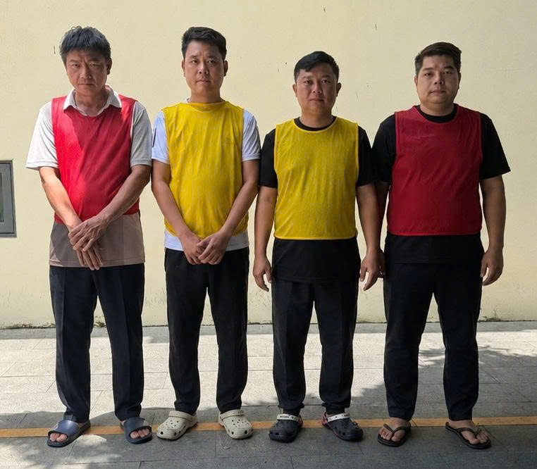 Công an TPHCM triệt phá đường dây cá độ bóng đá World Cup 2026 trị giá 500 tỷ đồng - Ảnh 1.