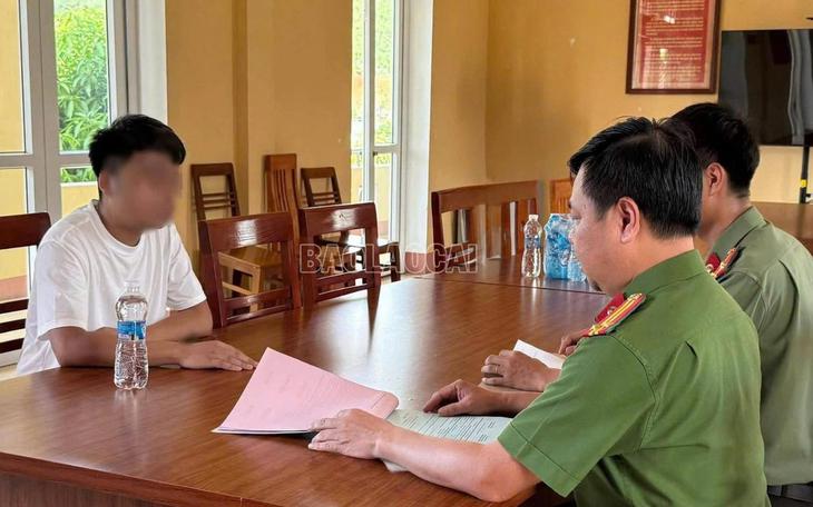 Công an Thái Nguyên triệu tập nam thanh niên thả hai tay, nằm trên yên xe- Ảnh 3.