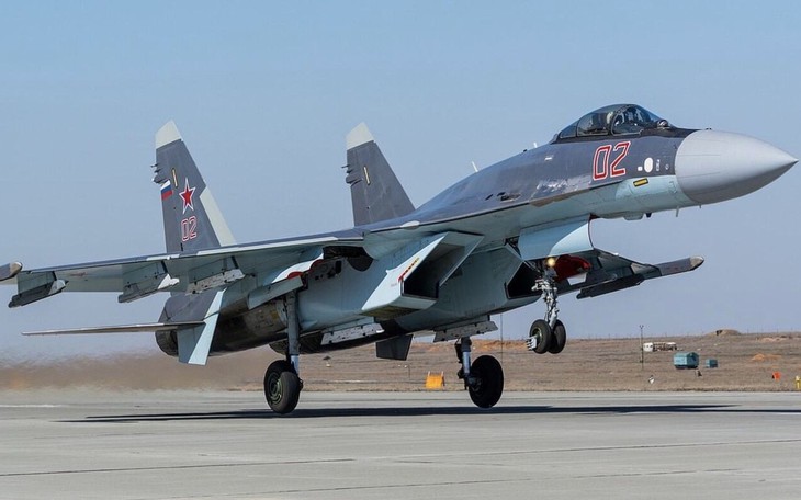 Tiêm kích Su-35 Nga phóng 'sát thủ diệt radar' Kh-31PM vào hệ thống Patriot Ukraine- Ảnh 2.