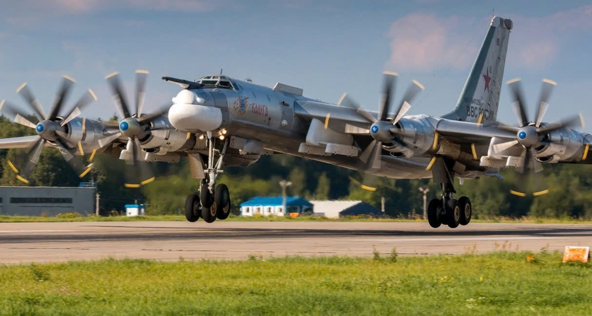 may-bay-tu-95-17879999932002126677082 Phi đội Tu-95MS của Nga còn bao nhiêu cái khi liên tiếp bị Ukraine tập kích?- Ảnh 1.