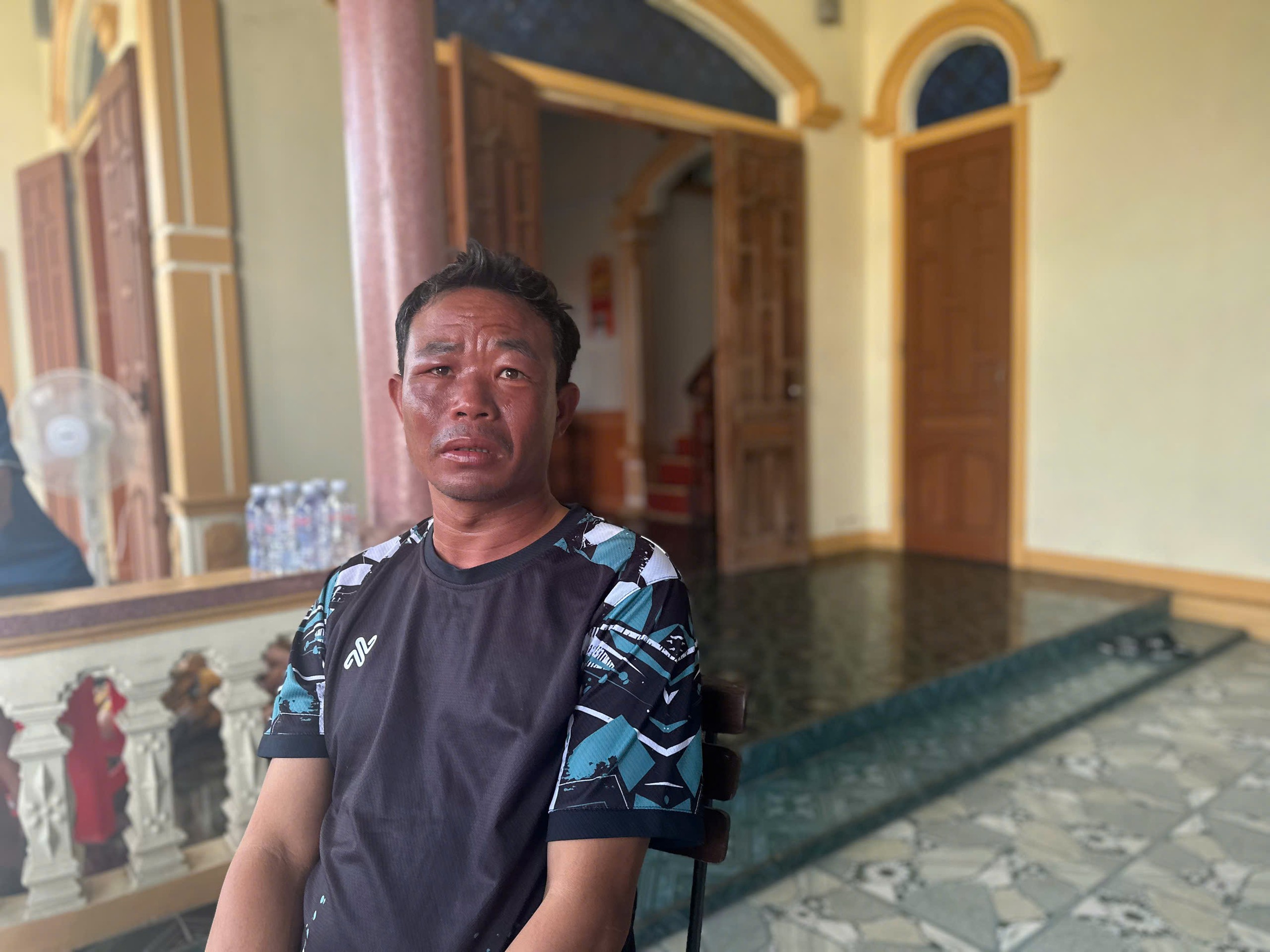 Người đàn ông kể 10 giờ trôi dạt giữa biển rồi tự bơi được vào bờ: 'Nghĩ đến vợ con để cố gắng'- Ảnh 1.