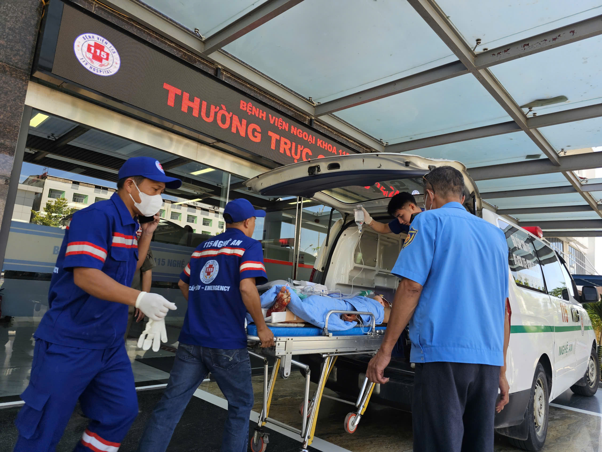Tai Nạn Giao Thông Trên Cao Tốc: Ô Tô Khách Va Chạm Xe Container, Hàng Chục Nạn Nhân Nhập Viện