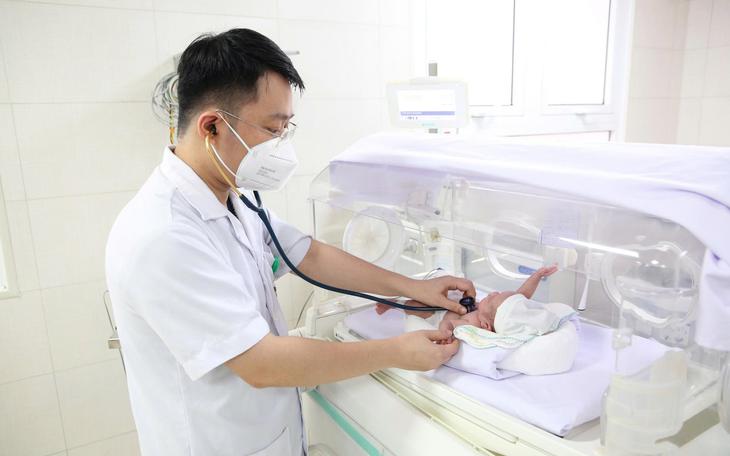 Hành Trình Điều Trị Đặc Biệt Cho Trẻ Sinh Non 26 Tuần - Ảnh 2.
