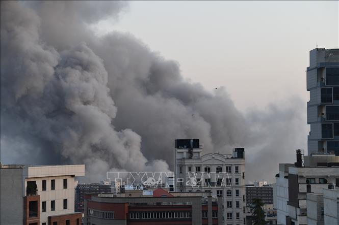 Mỹ Tấn Công Đảo Larak: Iran Đe Dọa Đáp Trả Kinh Khủng
