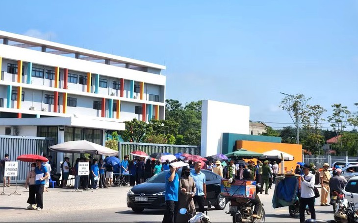 Đề Thi Tốt Nghiệp THPT Tại Tuyên Quang: Đánh Giá Năng Lực Học Sinh Qua Môn Hóa và Sinh