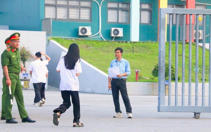 Đánh Giá Đề Thi Lại Tốt Nghiệp THPT Môn Xã Hội Tại Tuyên Quang - Ảnh 1.