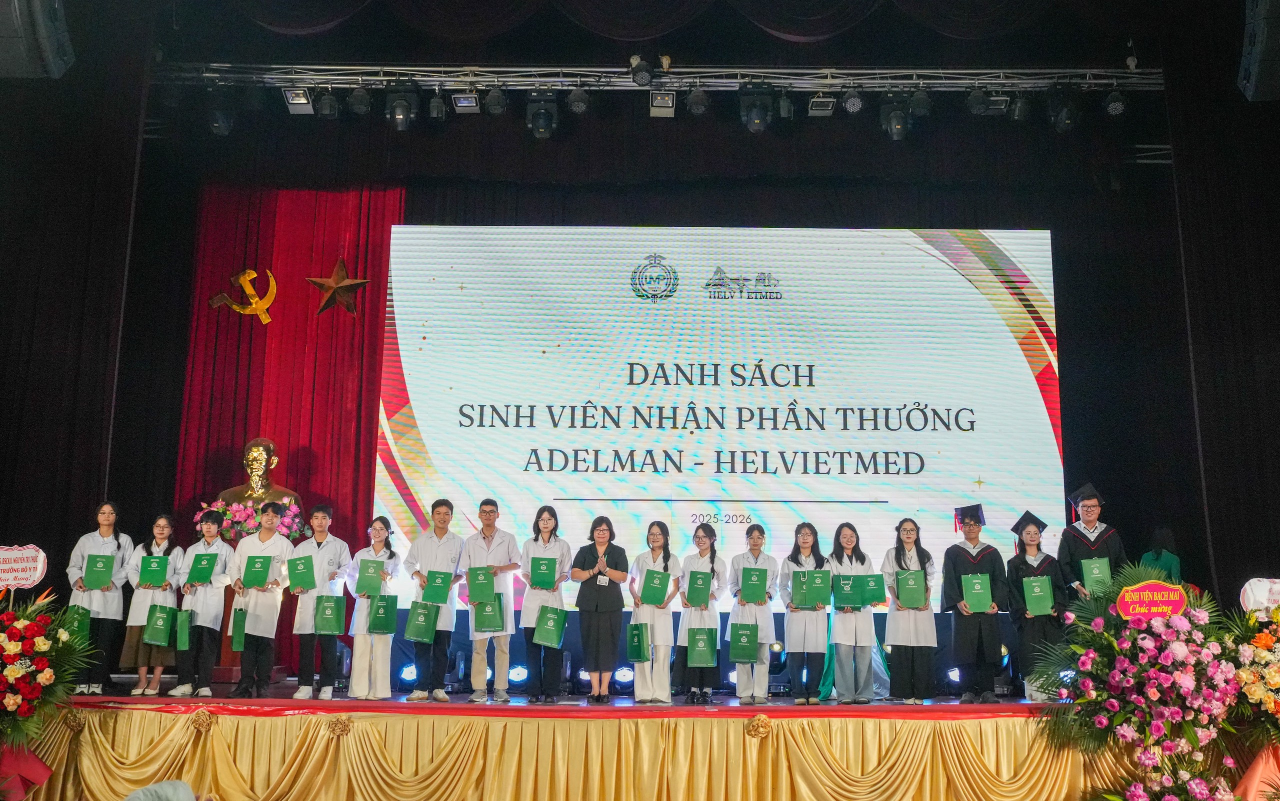 Tương Lai Y Tế: 407 Tân Bác Sĩ và Hành Trình Chăm Sóc Sức Khỏe Nhân Dân