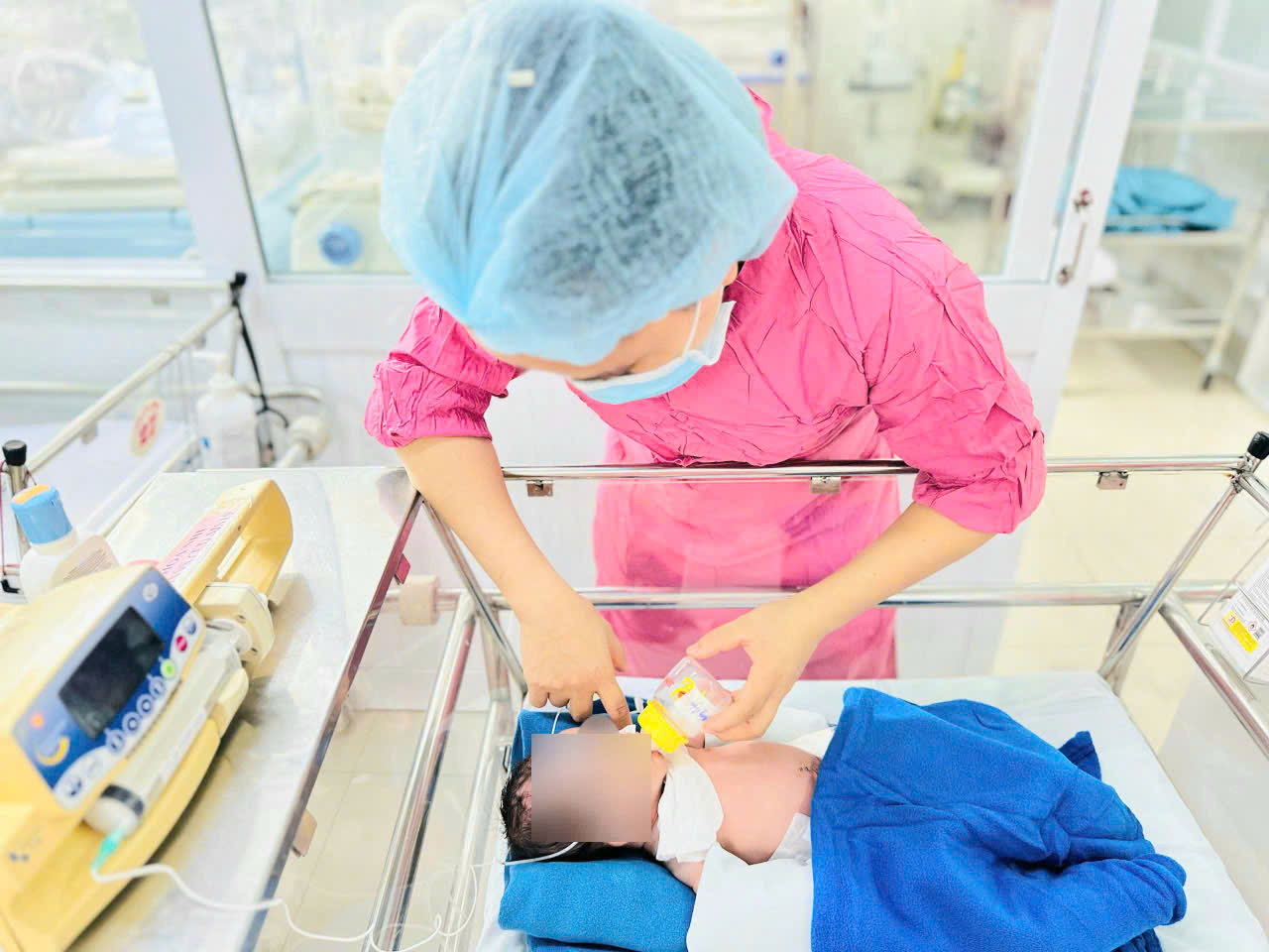 Phẫu Thuật Cấp Cứu Trẻ Sơ Sinh Bị Dị Tật Hở Thành Bụng