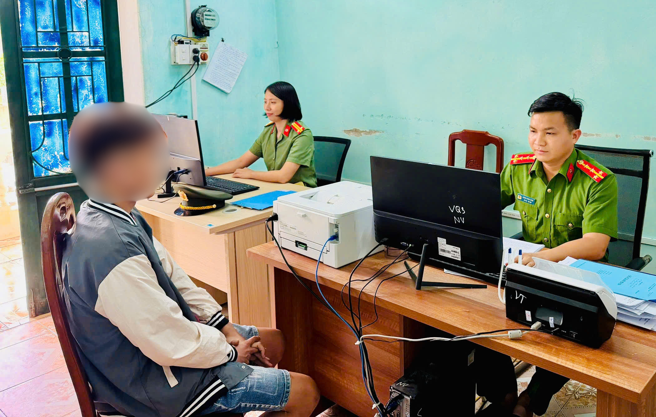 Xử Phạt Nam Thanh Niên Livestream Lái Xe Bằng Một Bánh Tại Hưng Yên