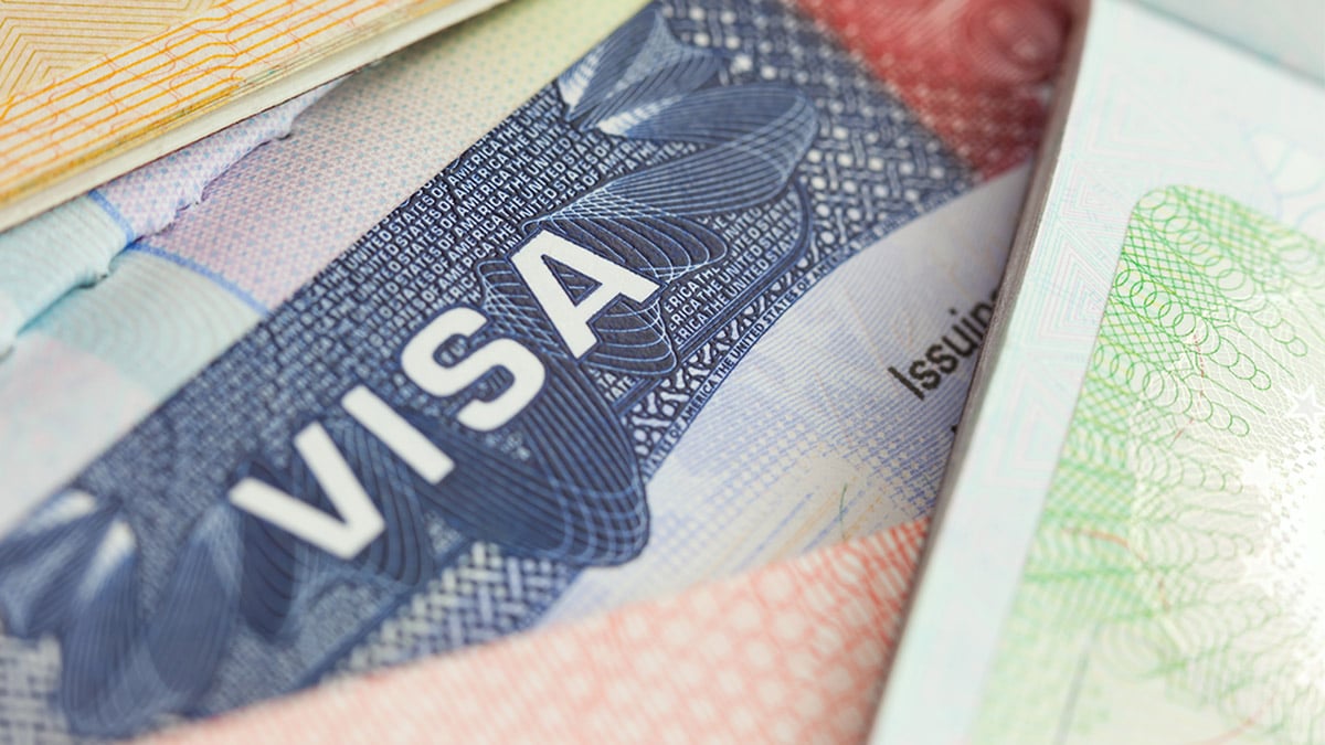 usvisainformation-1787737240728323860261 Mỹ tạm dừng lịch hẹn xin thị thực trên toàn thế giới - Ảnh 1.