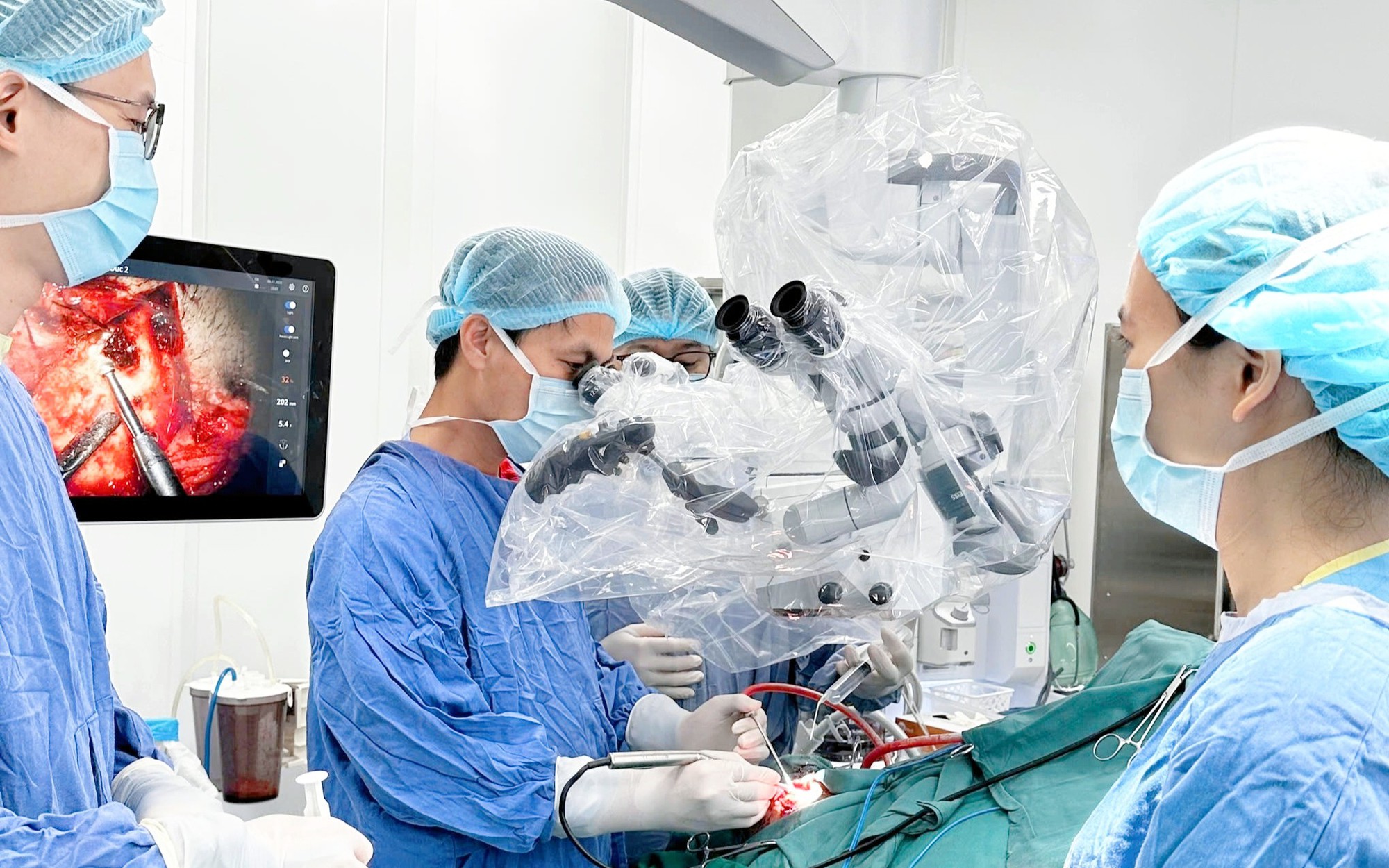 Bệnh viện Hữu nghị Việt Đức tại Ninh Bình: Một tháng hoạt động đáng chú ý