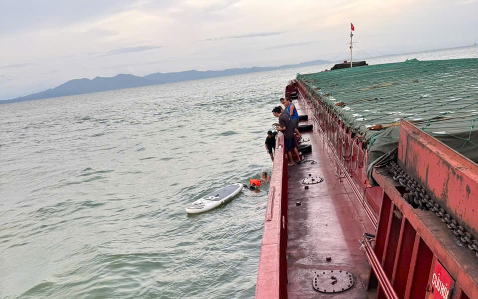 Cuộc Chiến Sinh Tồn Giữa Biển Cả: Chuyện Của Người Đàn Ông Dũng Cảm
