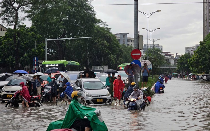 Mưa rất lớn bao trùm nhiều khu vực, nguy cơ ngập úng nhiều nơi- Ảnh 2.