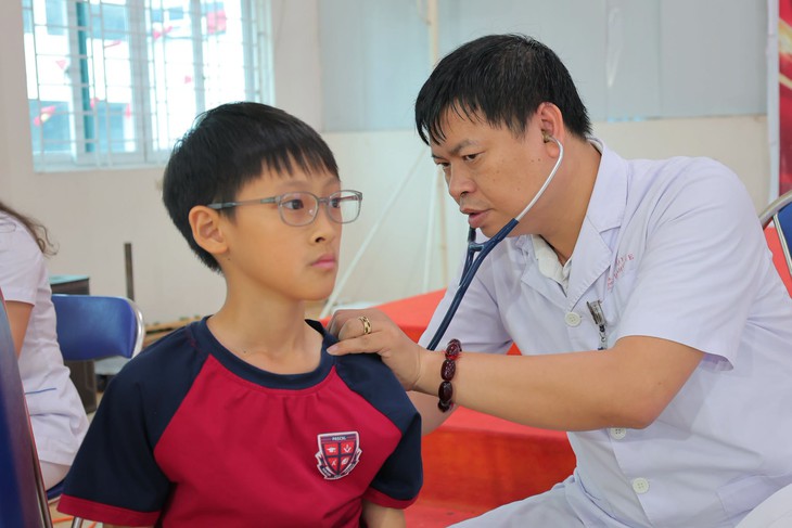 Sức khỏe học đường: Chuyển từ khám đầu năm sang quản lý theo chuỗi