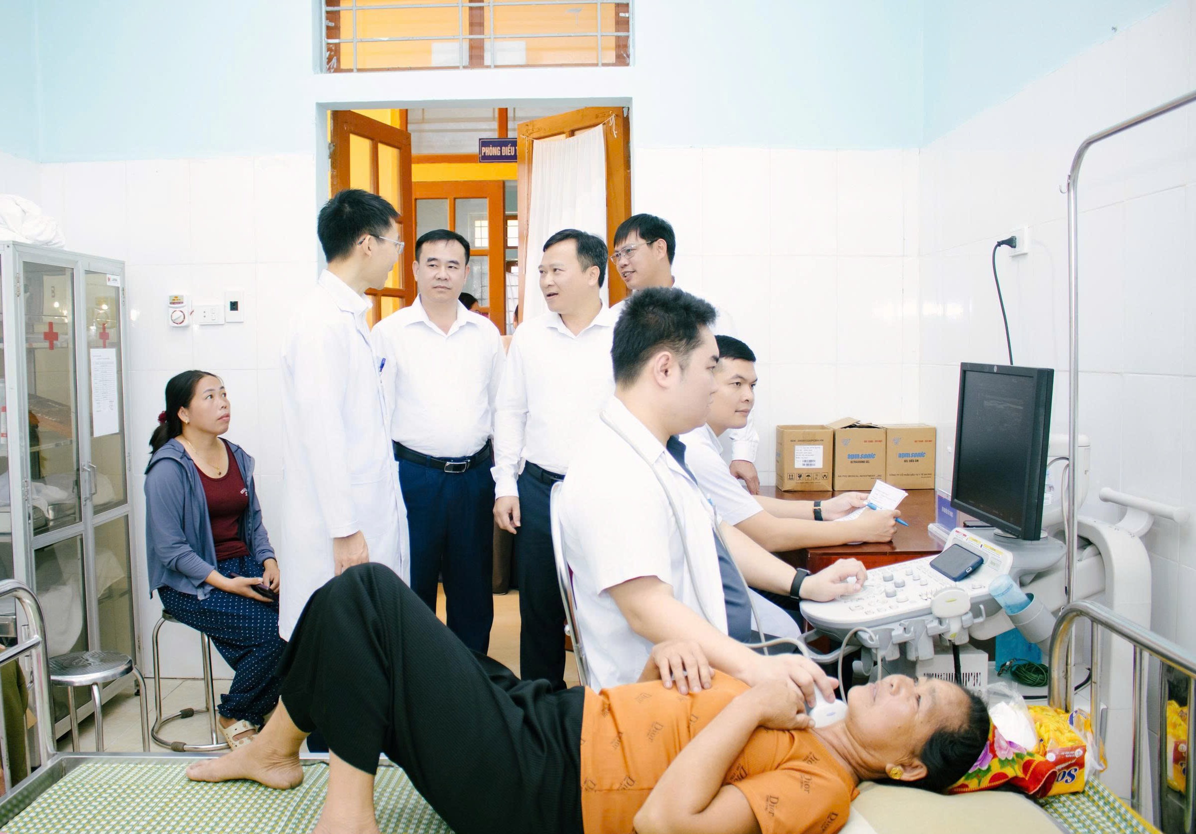 Đưa khám sàng lọc ung thư về tận xã miền núi
- Ảnh 1.