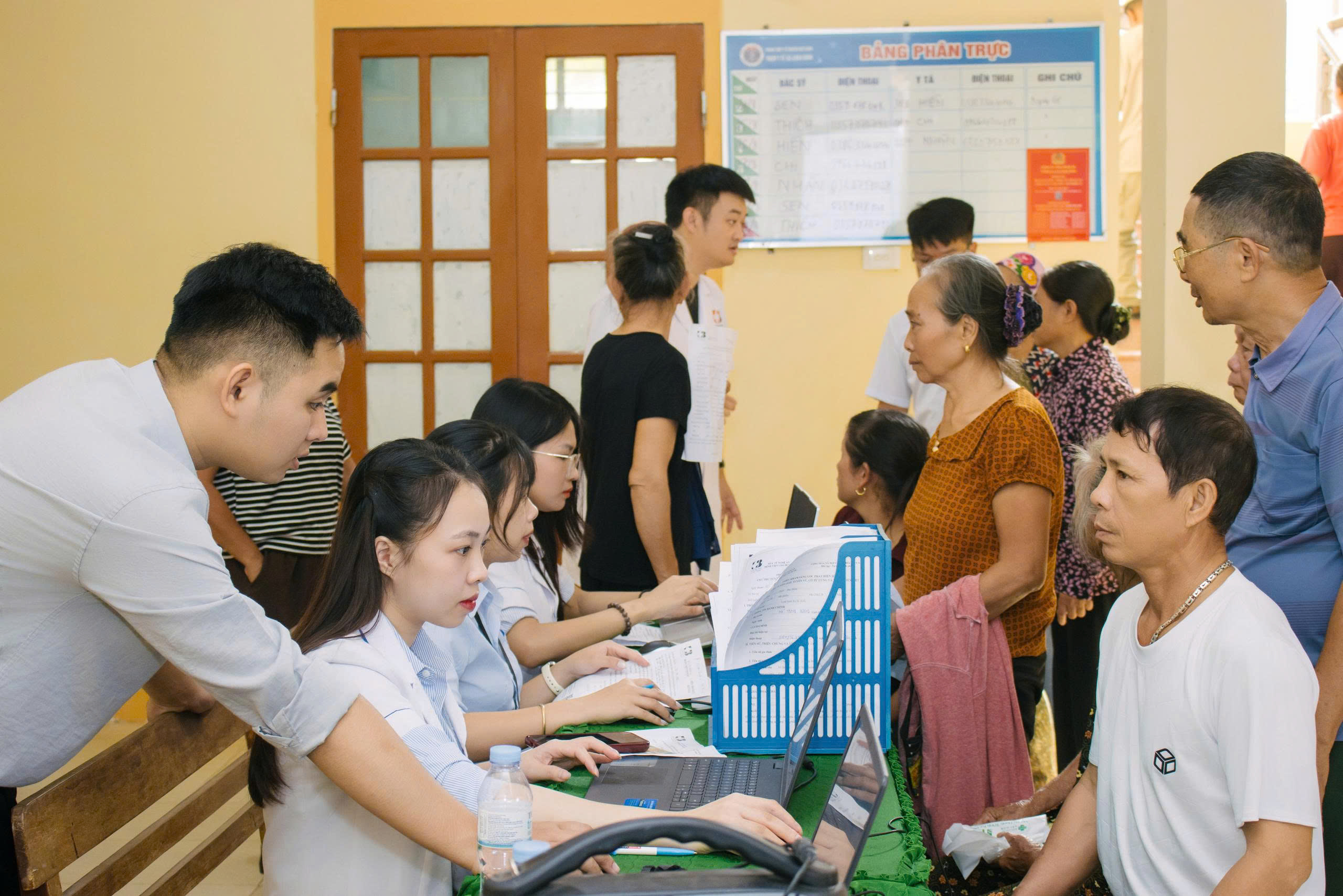 Đưa khám sàng lọc ung thư về tận xã miền núi
- Ảnh 2.