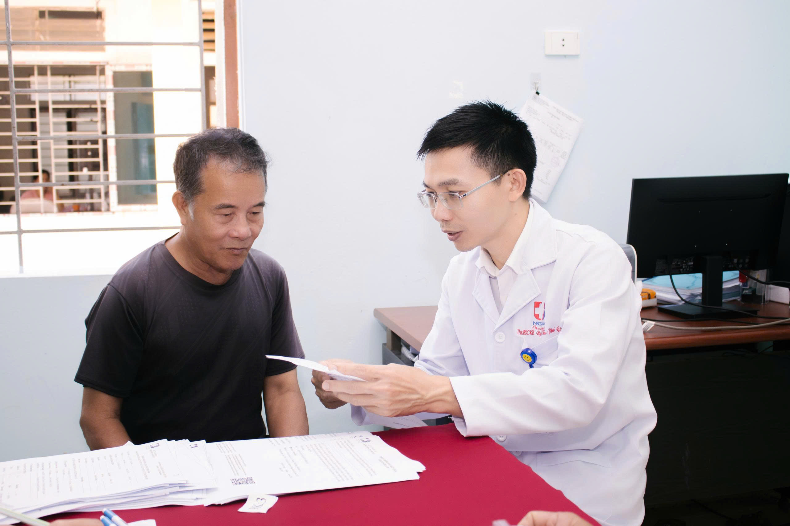 Đưa khám sàng lọc ung thư về tận xã miền núi
- Ảnh 3.