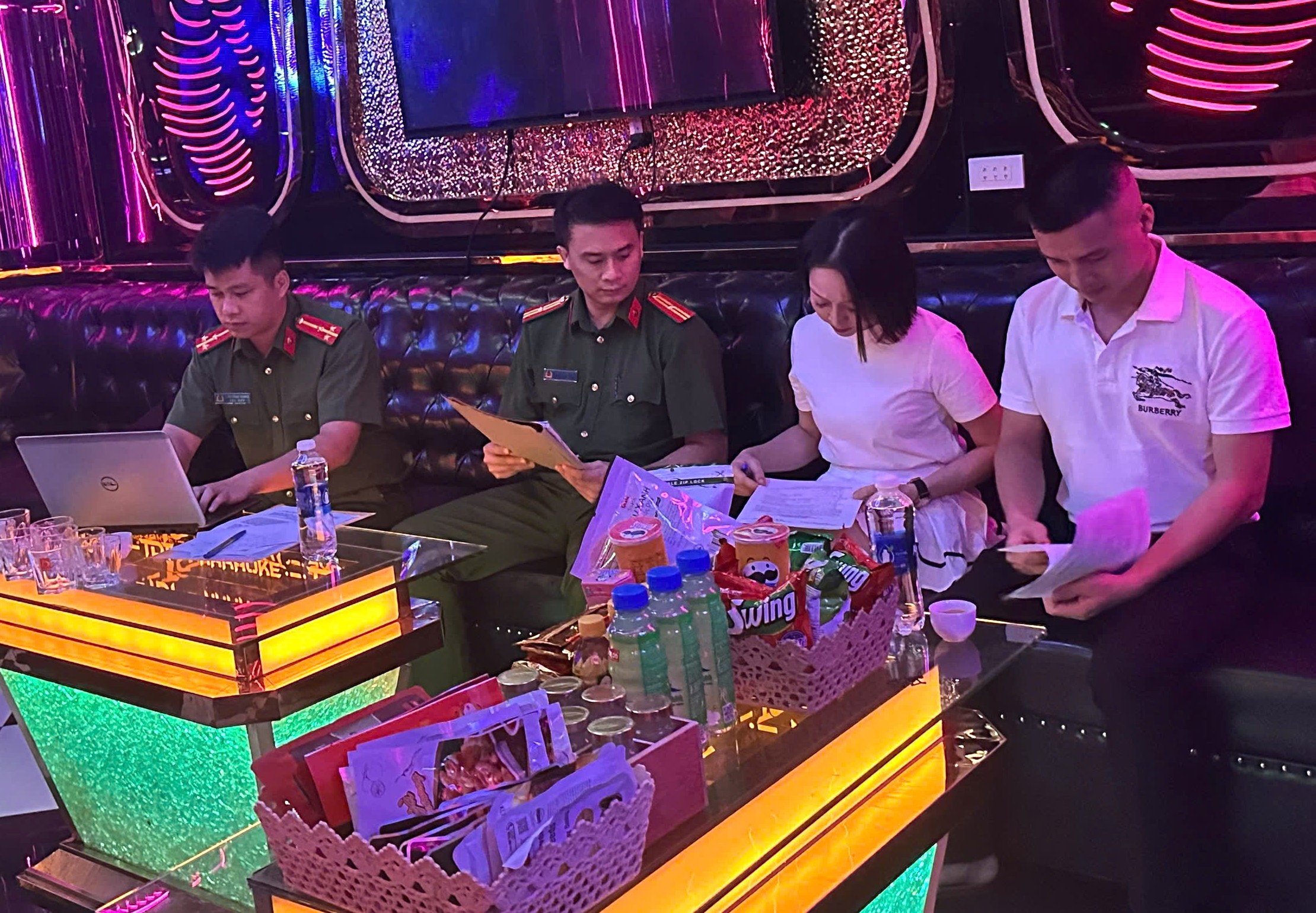 Xử lý vi phạm quán karaoke ở Hưng Yên: phạt tiền, tước giấy và trách nhiệm liên quan