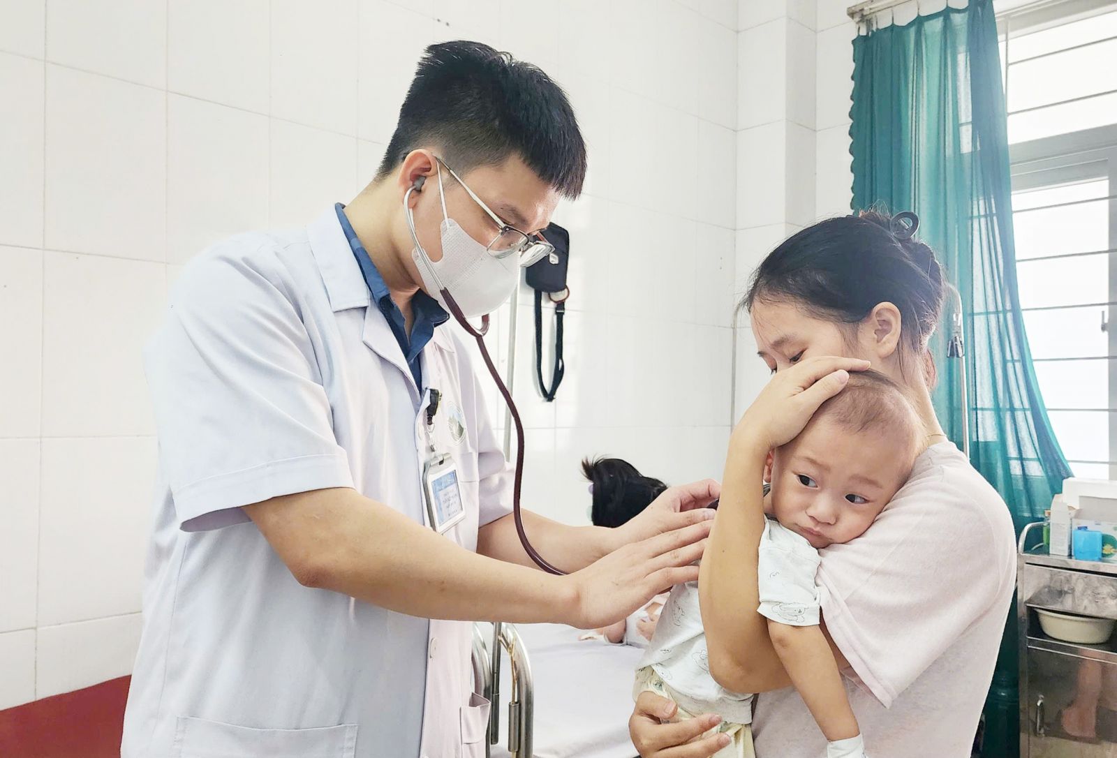 Trẻ mắc bệnh hô hấp gia tăng, bác sĩ cảnh báo không chủ quan- Ảnh 2.
