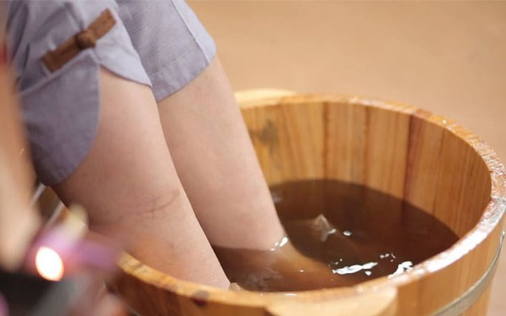 5 nhóm người không nên ngâm chân - Ảnh 2.