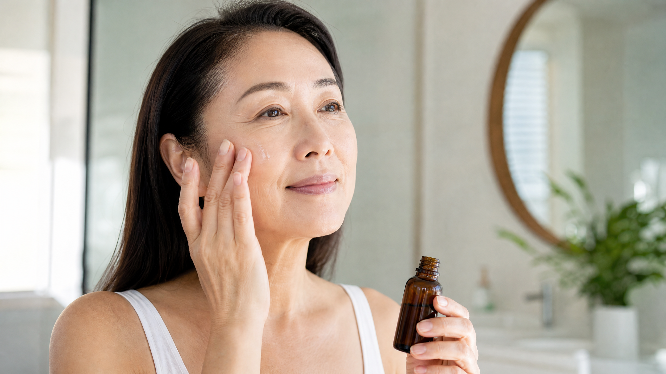 Thói quen buổi sáng cho làn da khỏe mạnh ở tuổi trung niên