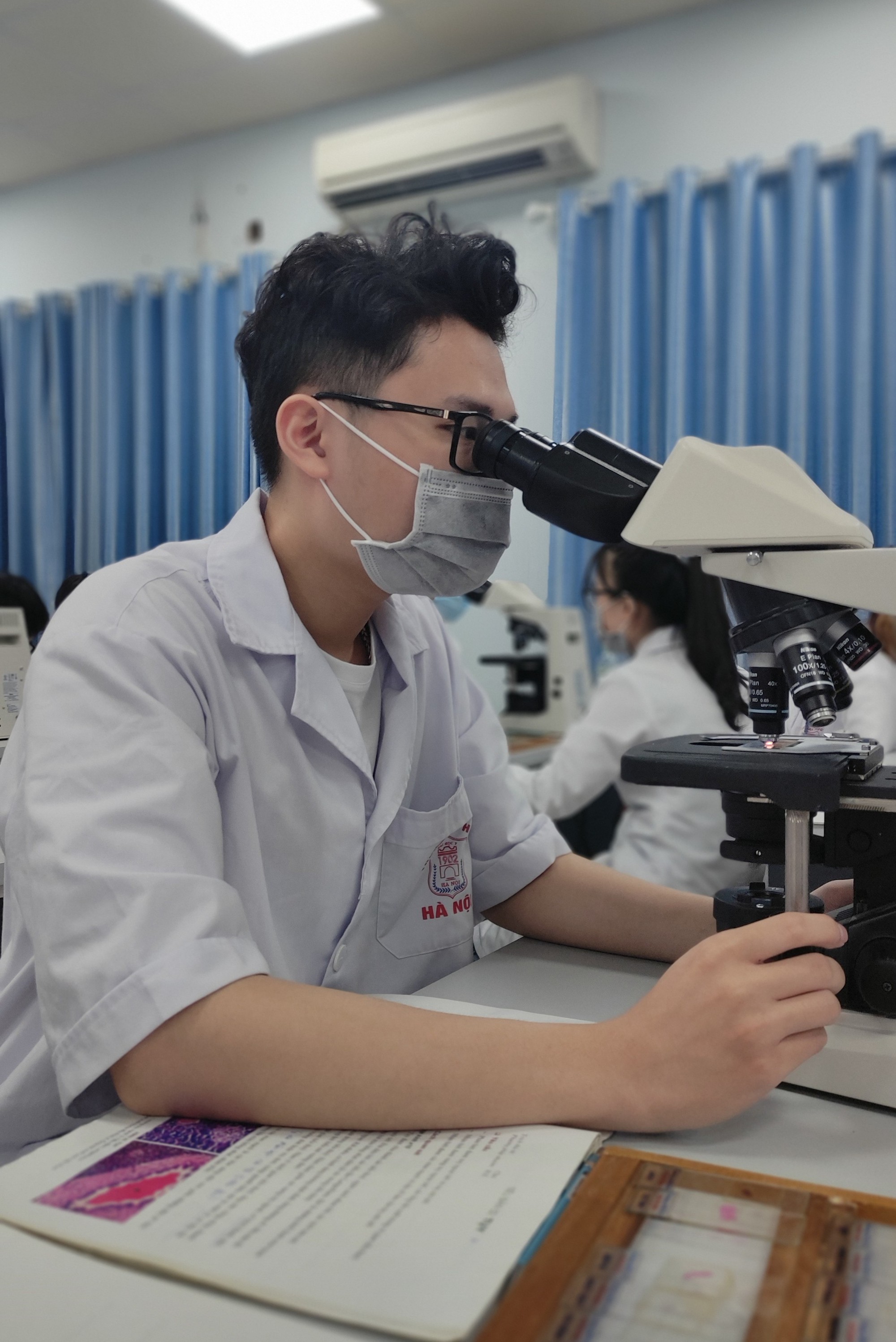 Hành trình đặc biệt của tân thủ khoa Y học cổ truyền- Ảnh 2.