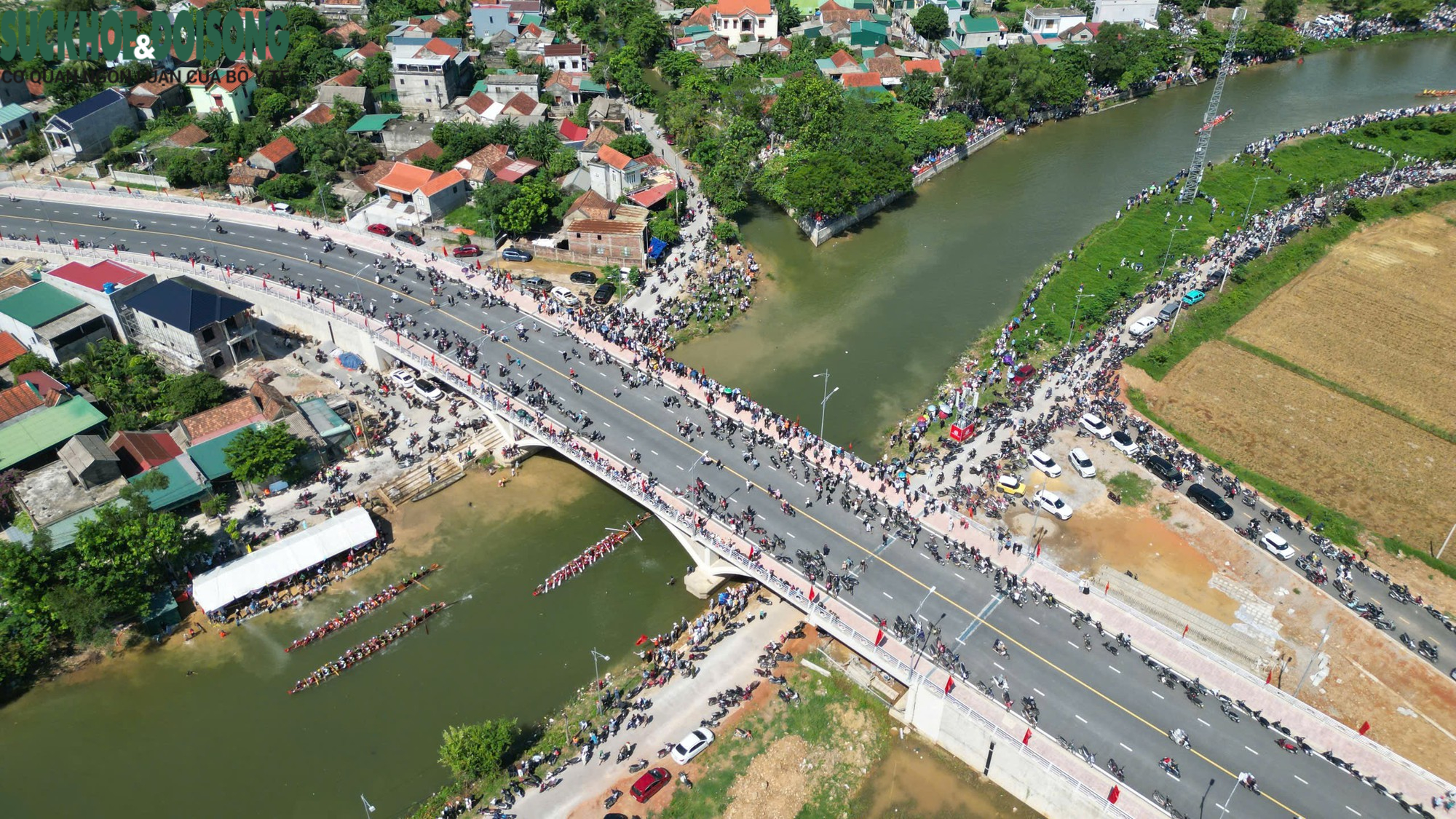 Người dân tham gia lễ hội