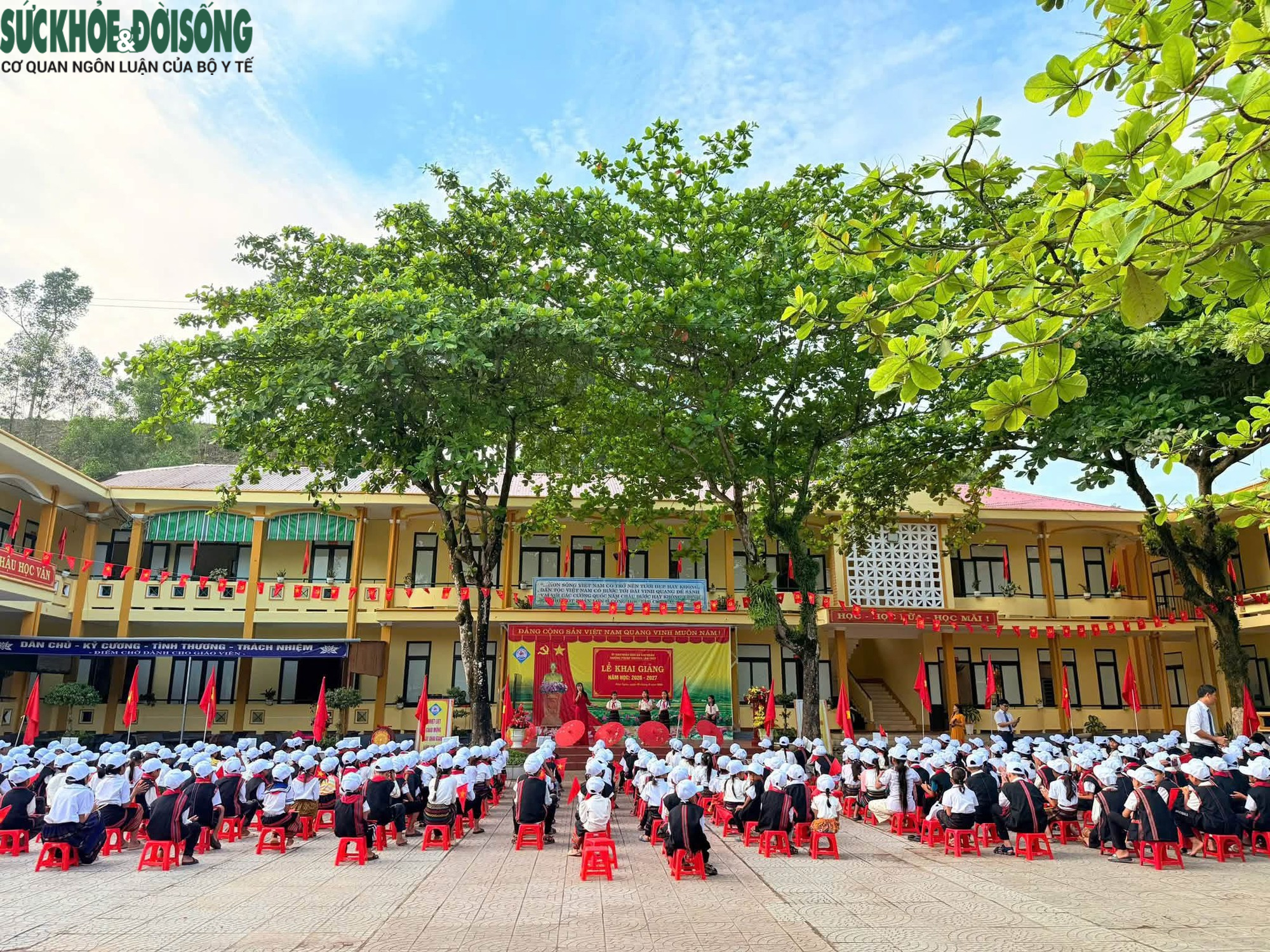 Học sinh từ đảo xa đến vùng biên viễn Quảng Trị mừng ngày tựu trường- Ảnh 1.