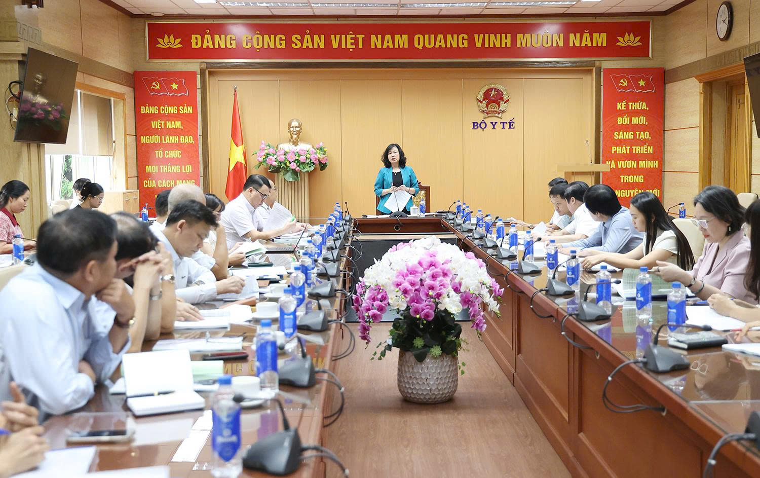 Bộ trưởng Đào Hồng Lan: Tạo bước đột phá để phát triển sản xuất vắc xin trongnước - Ảnh 13.