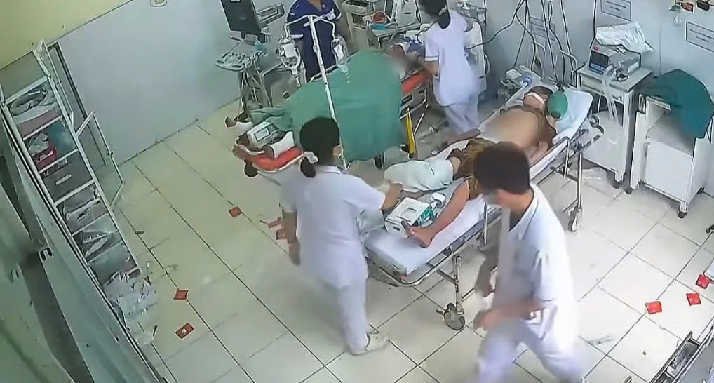 chay-nha-1788354225107606993462 Bác sĩ khẩn trương cứu hai người trong vụ cháy nhà ở Khánh Hòa- Ảnh 1.