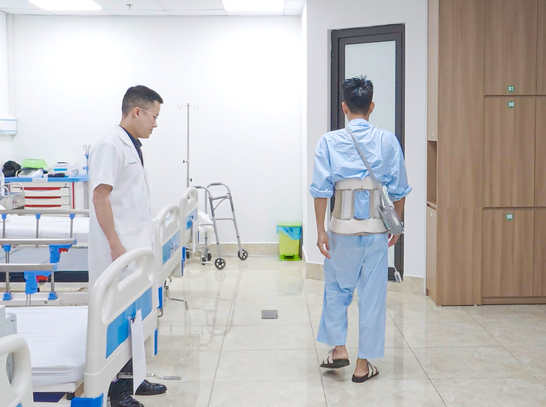 Phẫu thuật trượt đốt sống nhờ nội soi một cổng- Ảnh 2.