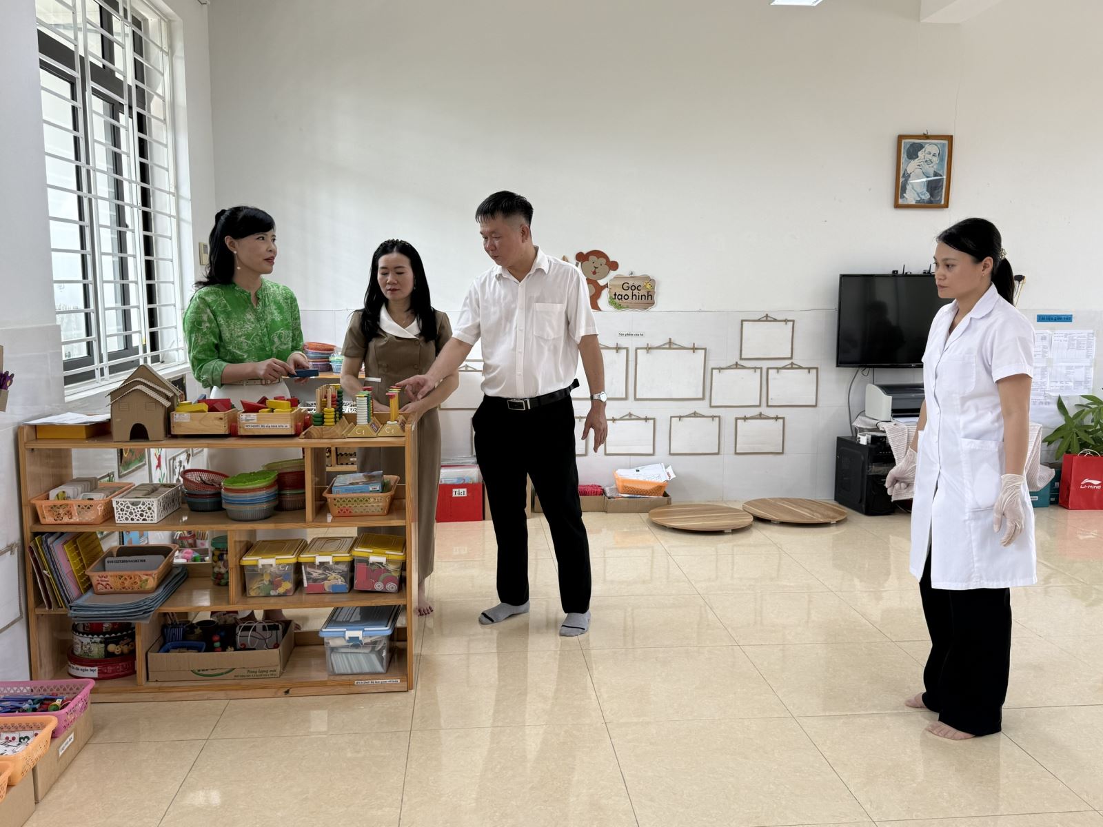 Trước ngày khai giảng, các trường học ở Hà Nội chặn dịch bệnh ngay từ cửa lớp- Ảnh 2.
