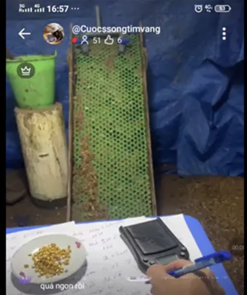 Khởi tố  bị can 7 người livestream bán xô cát đãi vàng- Ảnh 2.