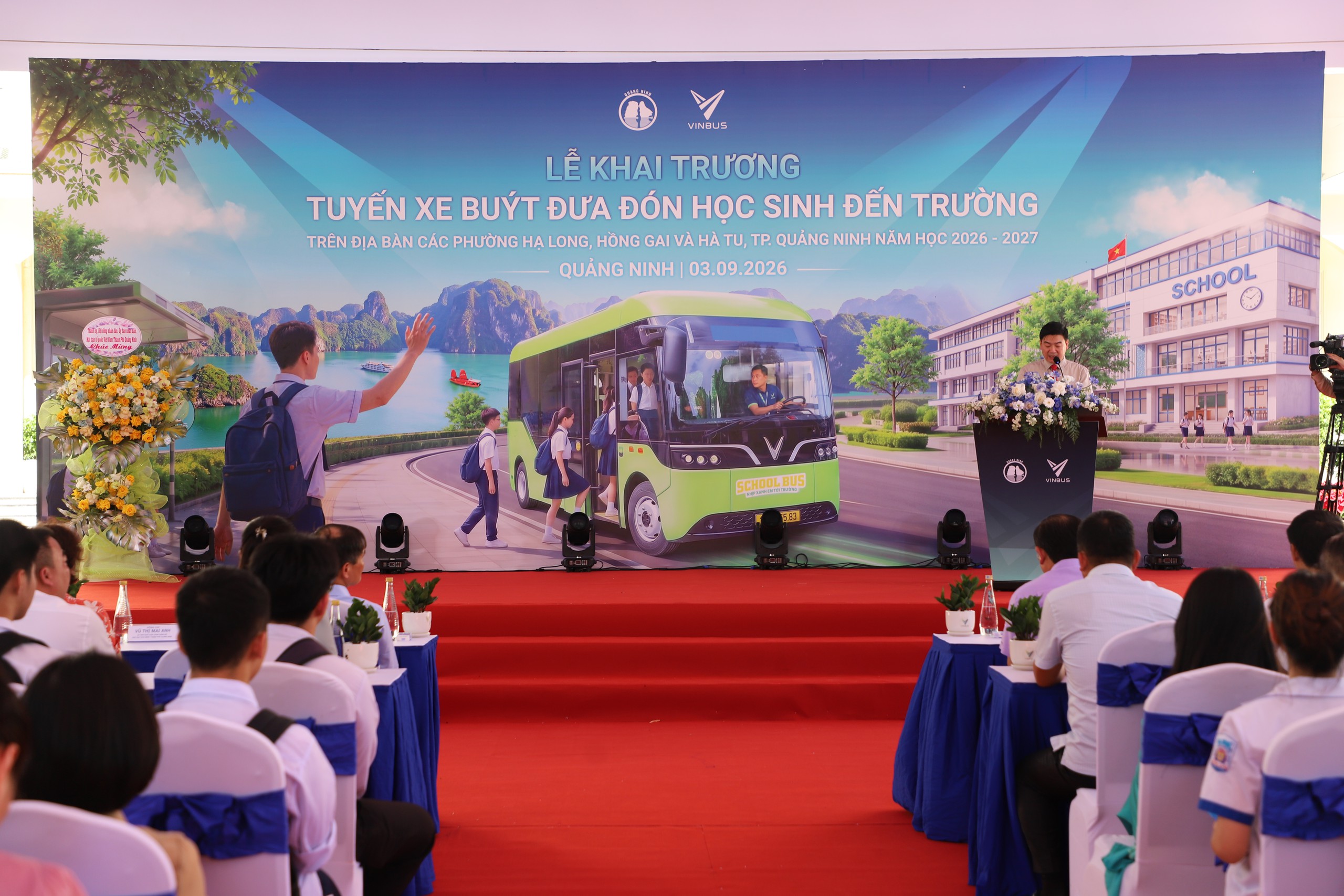 Quảng Ninh khai trương xe buýt điện miễn phí đưa đón học sinh đến trường- Ảnh 1.