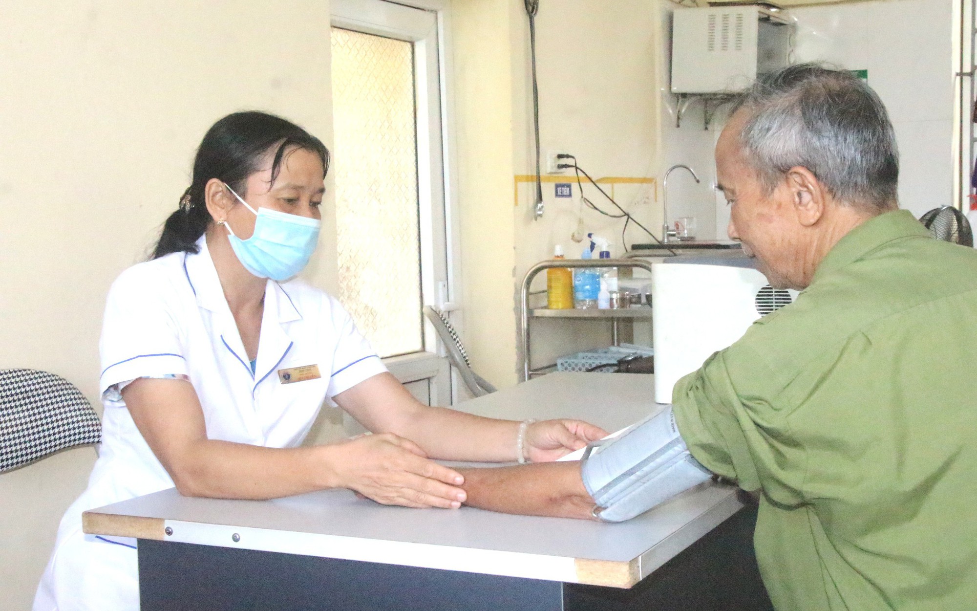 Sau sáp nhập, Nghệ An lo thiếu nhân viên y tế cơ sở- Ảnh 5.
