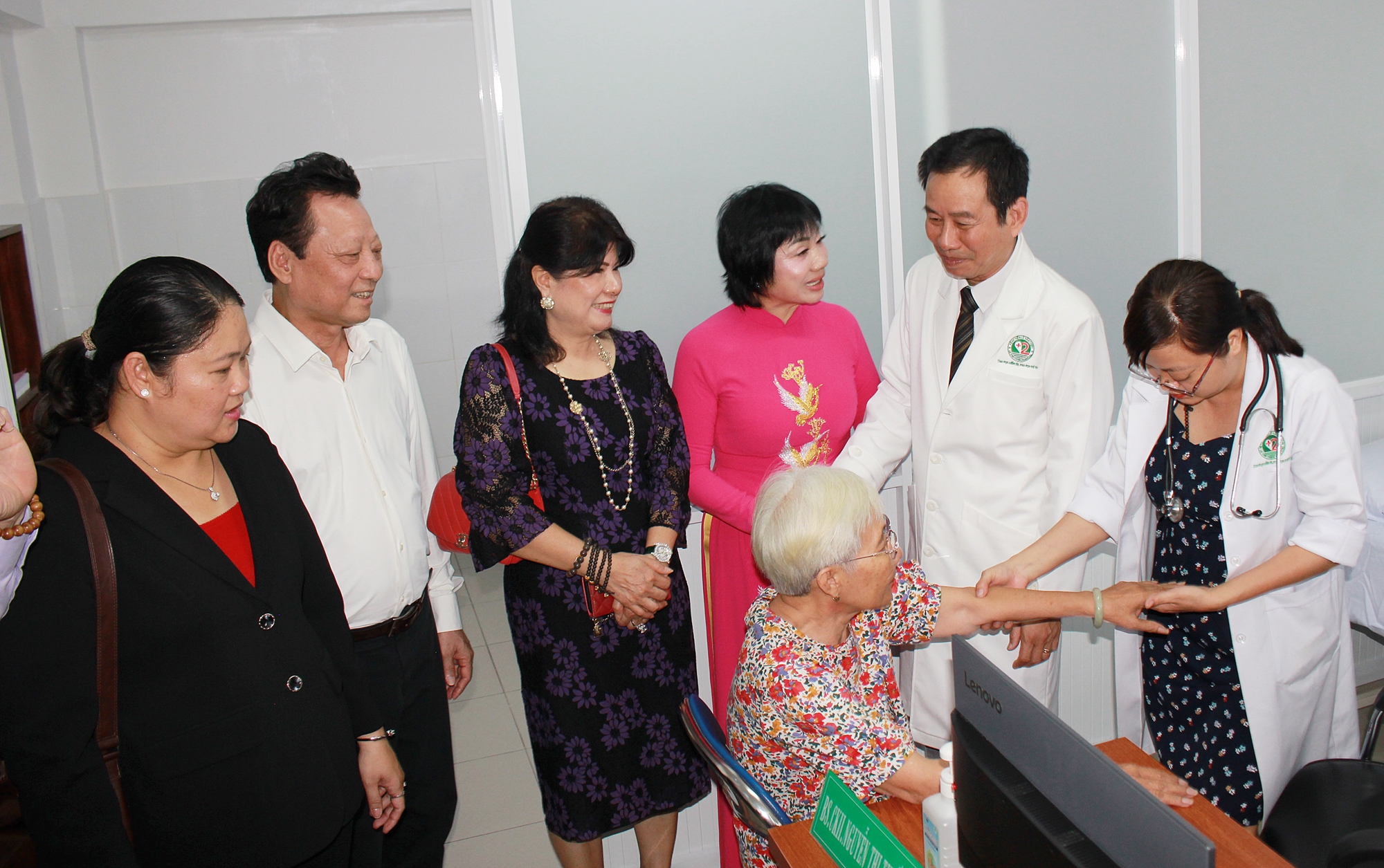 Người gieo những nhịp cầu yêu thương từ ký ức nghèo khó- Ảnh 3.