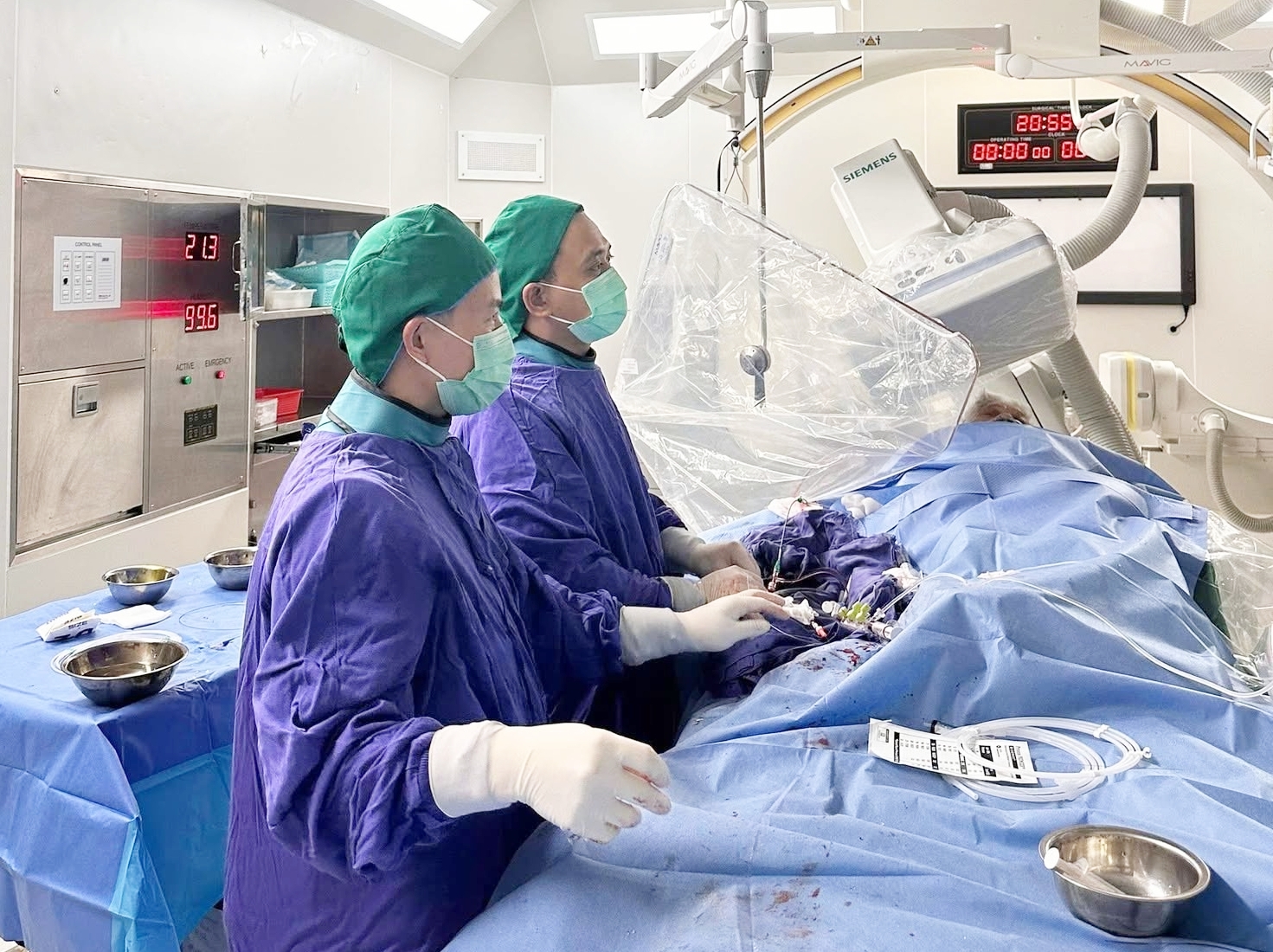 Can thiệp đặt stent cứu cụ bà 100 tuổi sau nhồi máu cơ tim cấp ở Quảng Ninh