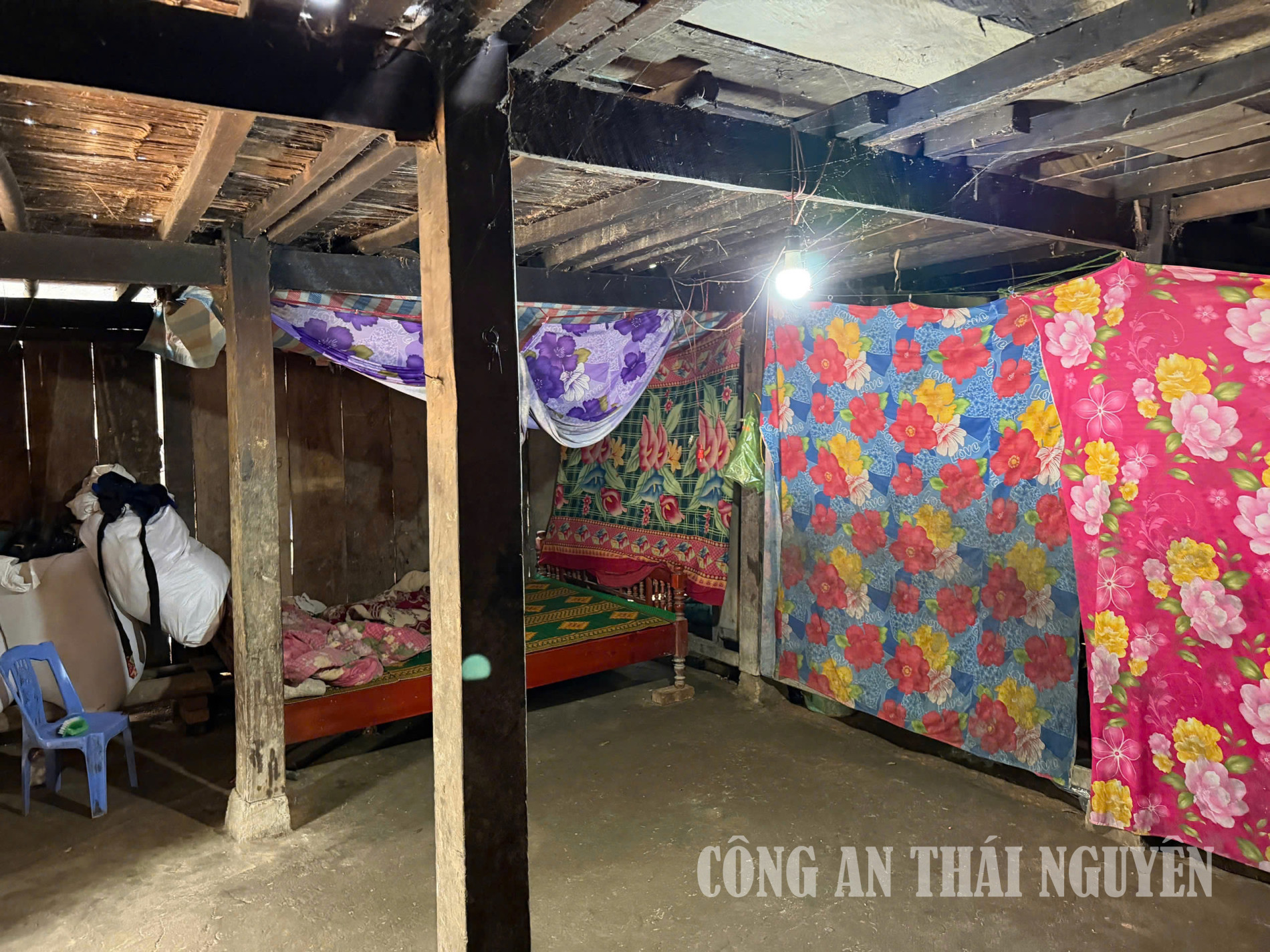 Khai sinh lộ dấu hiệu: hai thiếu nữ sinh con khi chưa đủ 16 tuổi ở Nghiên Loan