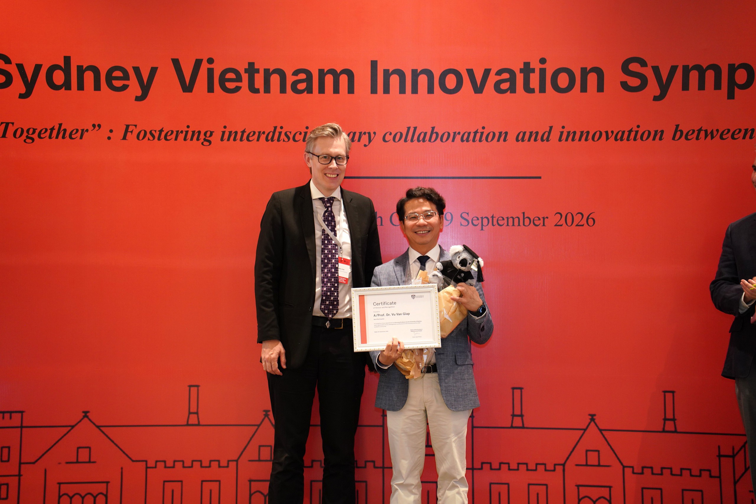 Đại học Sydney phong tặng chức danh Phó giáo sư danh dự cho hai chuyên gia của Đại học Y Hà Nội
