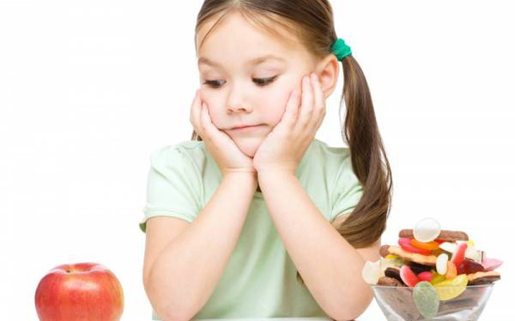 Nói không với đồ ăn vặt không rõ nguồn gốc trước cổng trường - Ảnh 3.