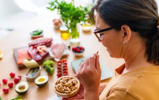 4 chiến lược ăn uống thực tế để giảm cholesterol