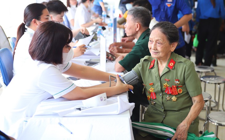 Xây dựng tiêu chuẩn, quy chuẩn y tế phải sát thực tiễn- Ảnh 1.
